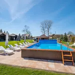 Comfortable Homes, Jacuzzi, Summer Pool *