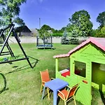 Hébergement de vacances Comfortable Homes, Jacuzzi, Summer Pool *