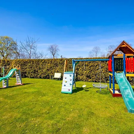 Comfortable Homes, Jacuzzi, Summer Pool *